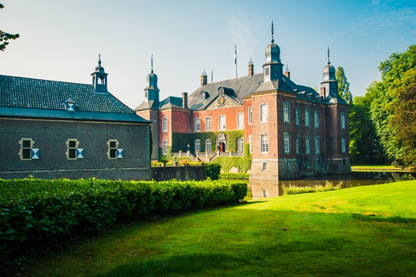 Schloss Hillenraad in Swalmen, eine der schönsten Sehenswürdigkeiten in der Gemeinde Roermond