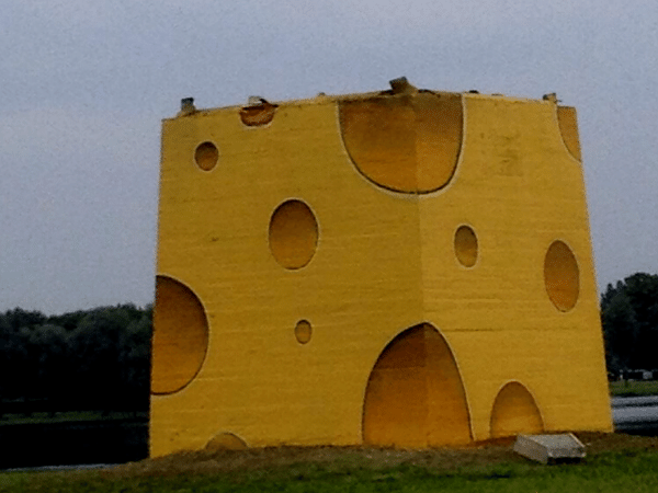 Mural of Kaasblokje bij dagstrand Area X de weerd Roermond