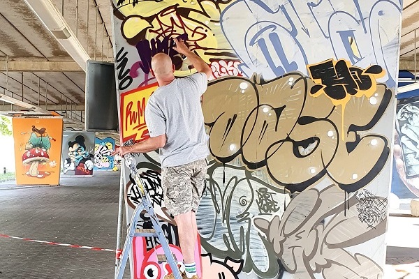 Pillar of Fame met alle handtekeningen van artiesten